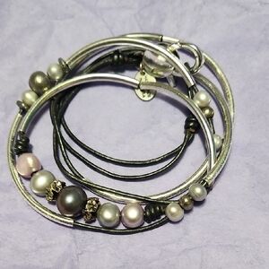 Chic Silver and Black Pearl Bracelet